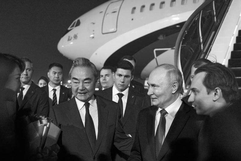 Bromance Is Back: Putin Visits China & Xi's Welcome Makes Trump's Visit Look Like a Cold Business Lunch