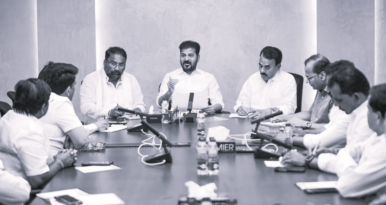 పాలమూరు-రంగారెడ్డి ప్రాజెక్టు భూసేకరణ యుద్ధ ప్రాతిపదికన పూర్తి చేయండి: సీఎం రేవంత్ రెడ్డి