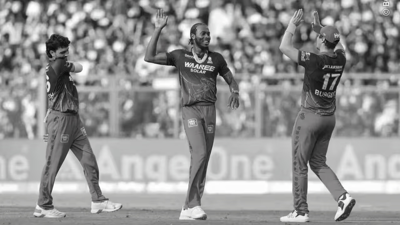 Jofra Does It All: Rajasthan Royals Crush Mumbai by 30 Runs to Clinch the 4th IPL Playoff Spot
