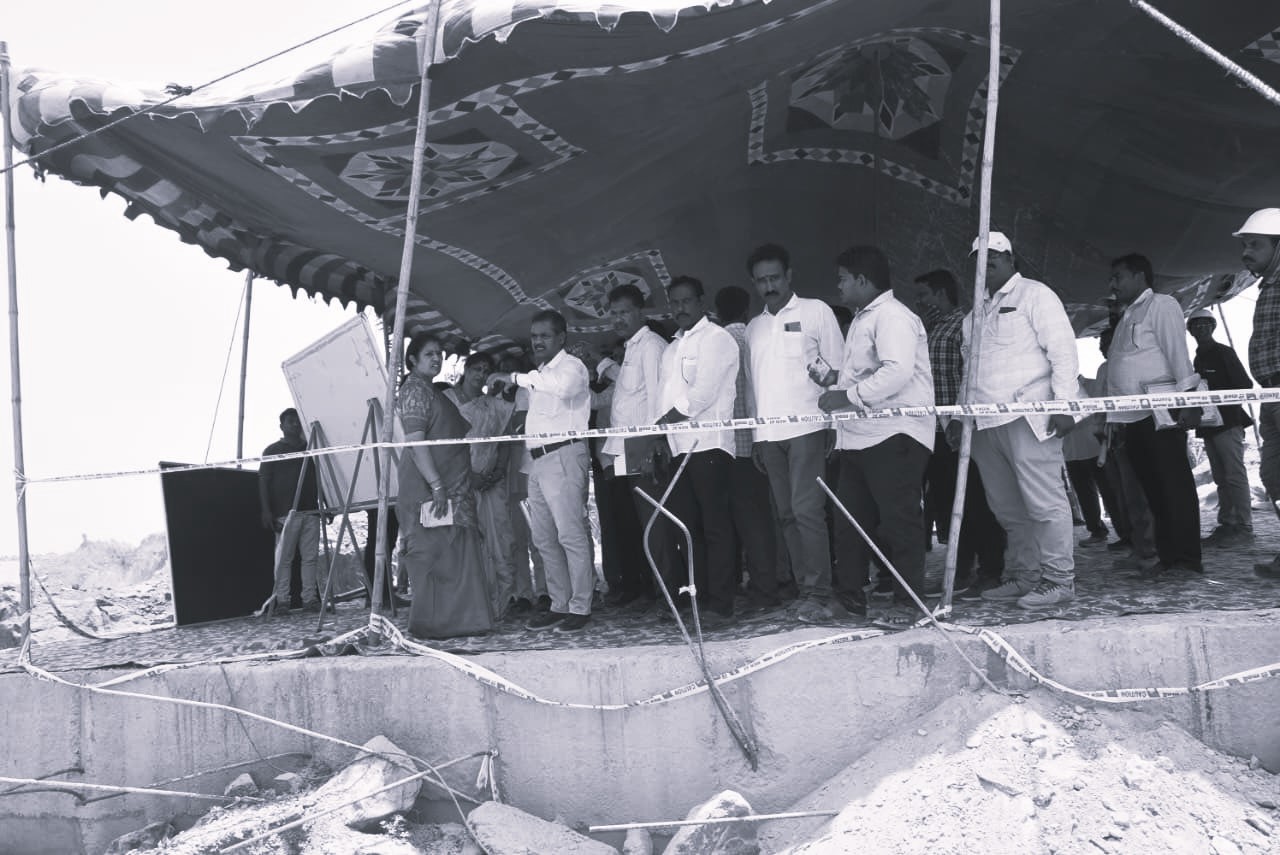నిర్ణీత గడువులోగా పోలవరం పూర్తి కావాలి: అధికారులకు పురందేశ్వరి సూచన