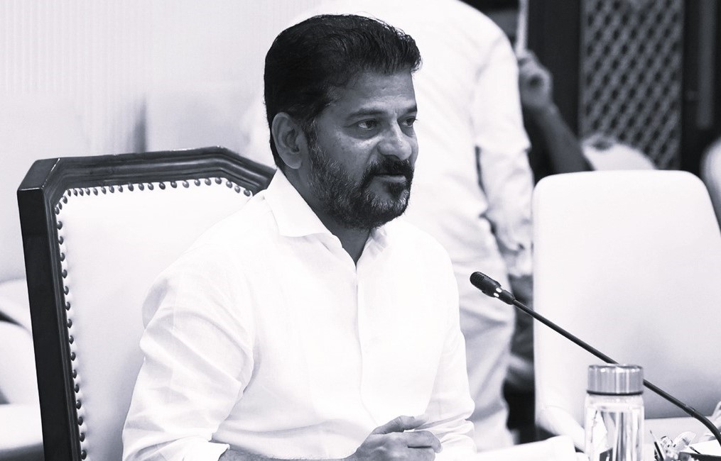 గ్రామ పంచాయతీ సిబ్బందికి సమయానికి జీతాలు చెల్లించాలి: సీఎం రేవంత్ రెడ్డి