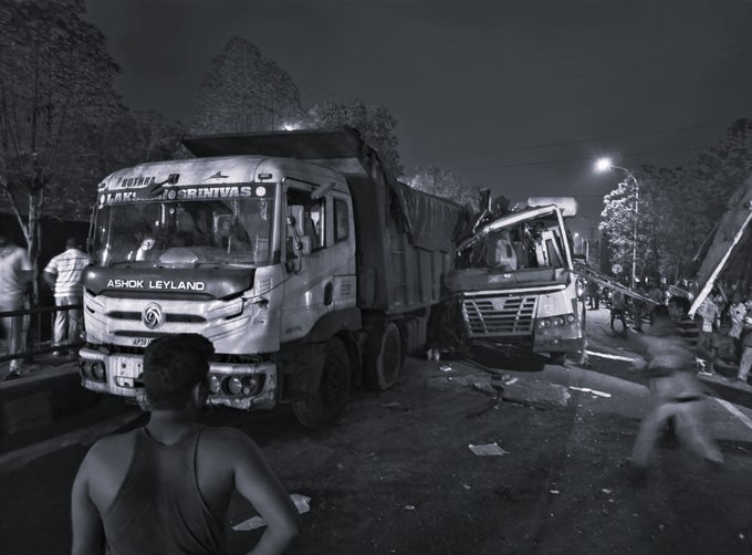 Three Killed, Eight Injured After APSRTC Bus Crashes Into Stationary Lorry in Visakhapatnam