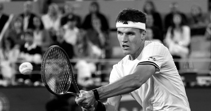 From Wheelchair to Wonder: Jakub Mensik Storms Into French Open Semifinals
