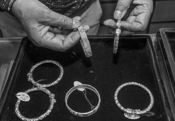 Gold Inches Higher to Rs 1.56 Lakh/10g in Hyderabad, Silver Steady Around Rs 2.9 Lakh/kg