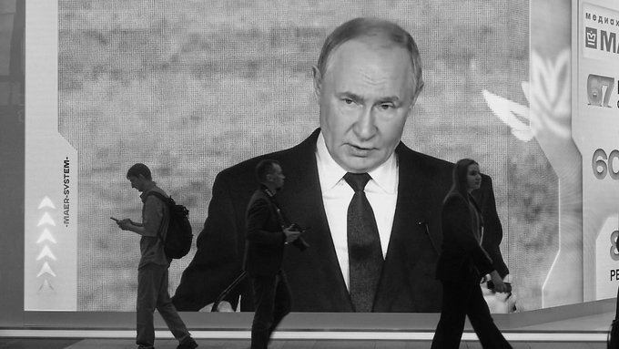 Russia Admits Oil Production Has Fallen as Refineries Undergo Unscheduled Repairs