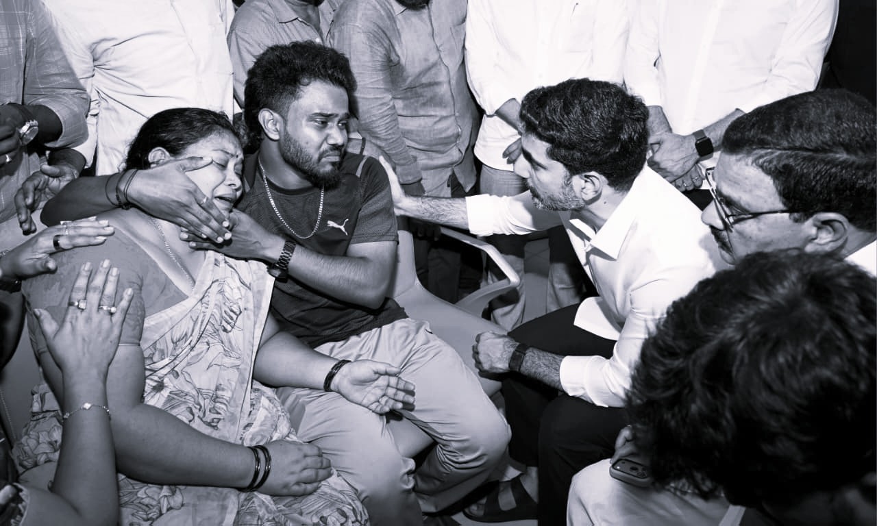 విశాఖ స్టీల్ప్లాంట్ ప్రమాద బాధిత కుటుంబాలకు మంత్రి లోకేష్ పరామర్శ