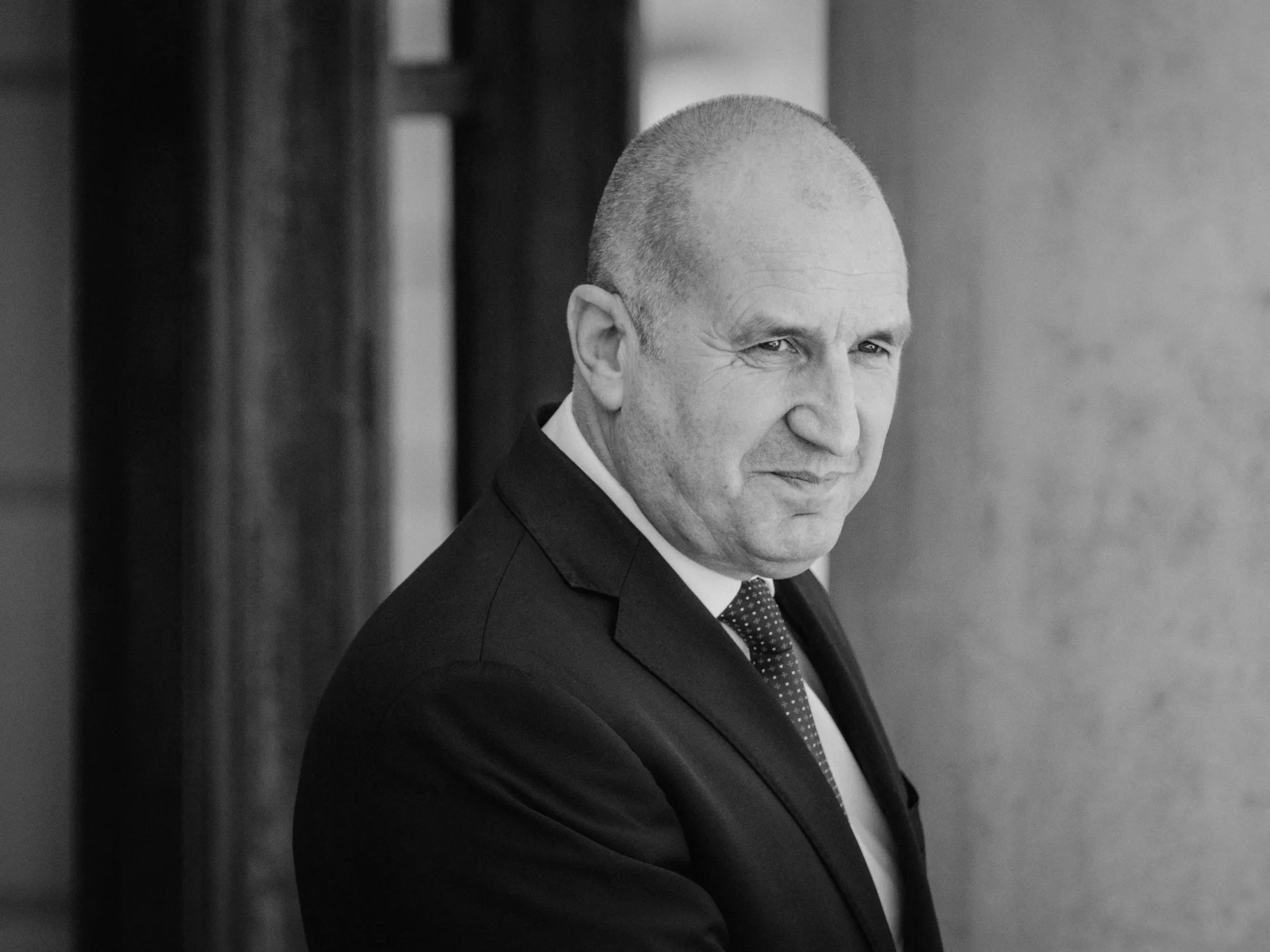 Bulgaria Ends Arms Supply to Ukraine, Calls for Diplomacy Over Battlefield Solutions