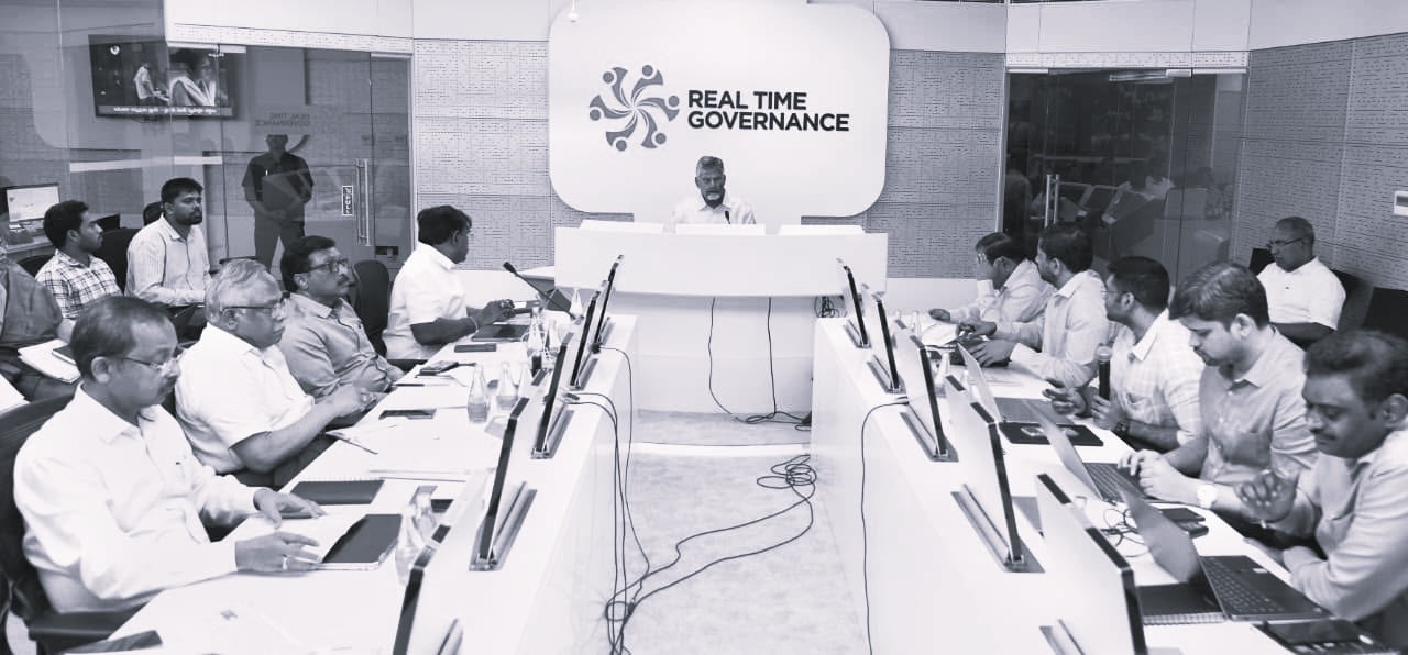 అధికారులు క్షేత్రస్థాయి పర్యటనలకు వెళ్లాల్సిందే.. చంద్రబాబు