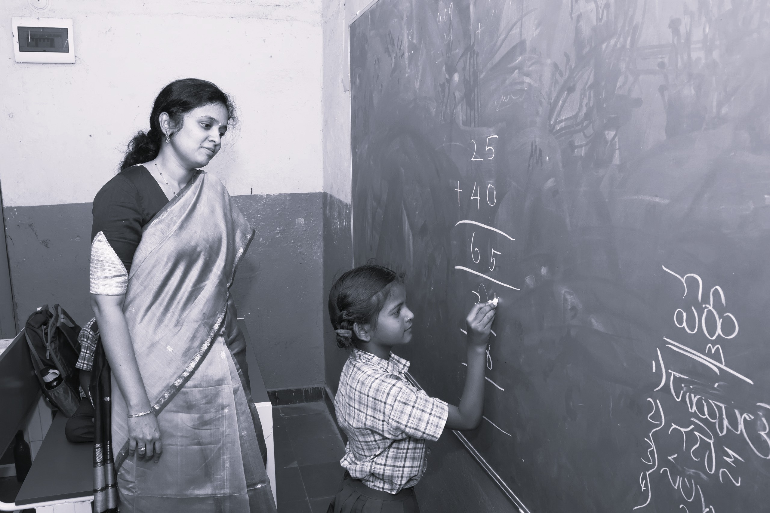 ఉపాధ్యాయులుగా మారిన కలెక్టర్లు.. విద్యార్థుల్లో స్ఫూర్తి