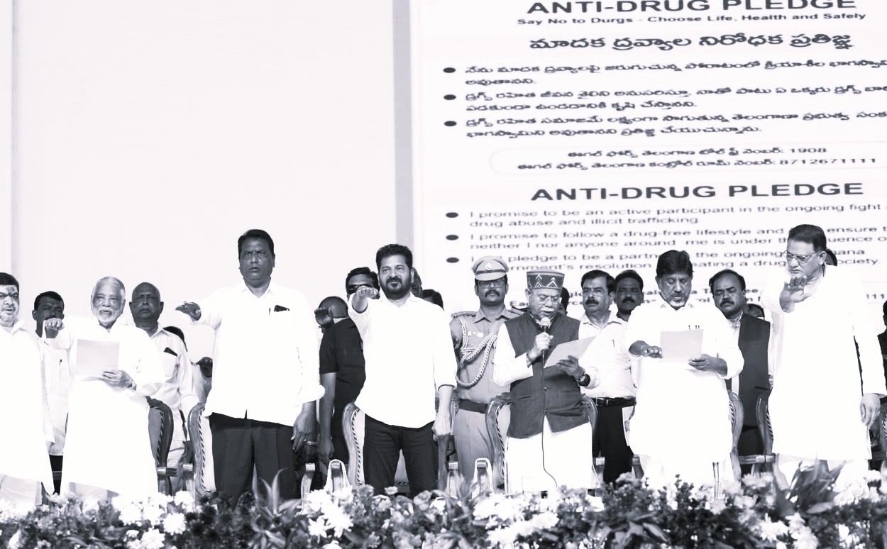 డ్రగ్స్ రహిత తెలంగాణే లక్ష్యం.. ఎల్బీ స్టేడియంలో విద్యార్థులతో గవర్నర్ ప్రతిజ్ఞ