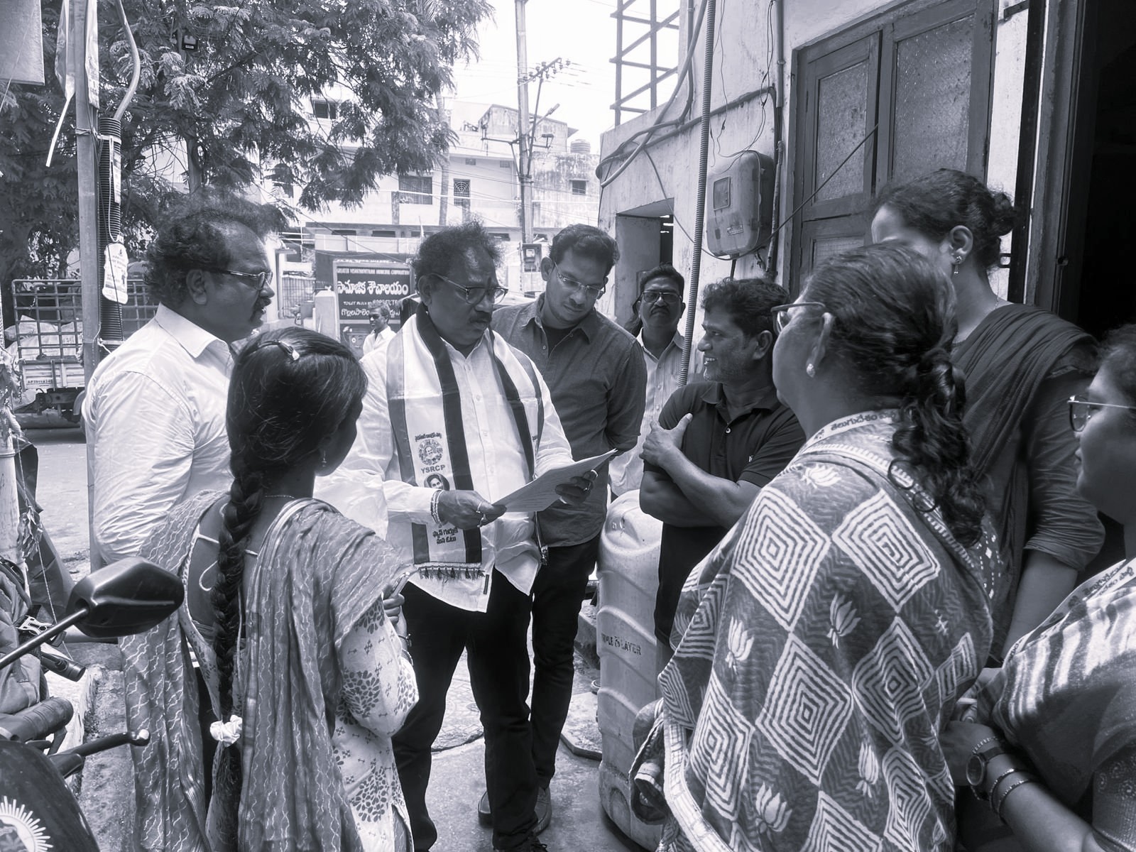 ఓటర్ల జాబితాపై అప్రమత్తంగా ఉండాలి: వాసుపల్లి గణేష్ కుమార్