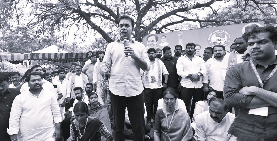 ‘చోటే భాయ్-బడే భాయ్’ కలిసి పేదల ఇళ్లు కూలుస్తున్నారు: కేటీఆర్