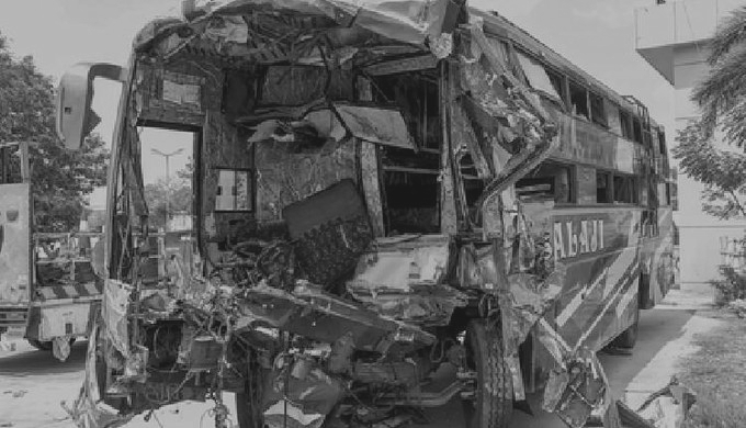 Six Dead, 21 Injured After Truck Rams Stationary Pick-Up Van in MP