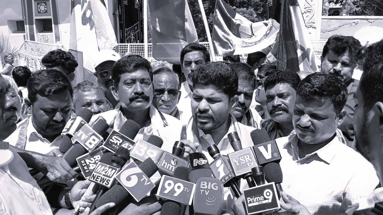 ఆర్టీసీలో పీపీపీ విధానం అన్యాయం.. ప్రైవేటీకరణ ప్రయత్నాలను ఖండించిన వైసీపీ నేతలు