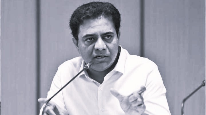 రైతుల సమస్యలపై పోరాడితే గృహ నిర్బంధాలా? : కేటీఆర్