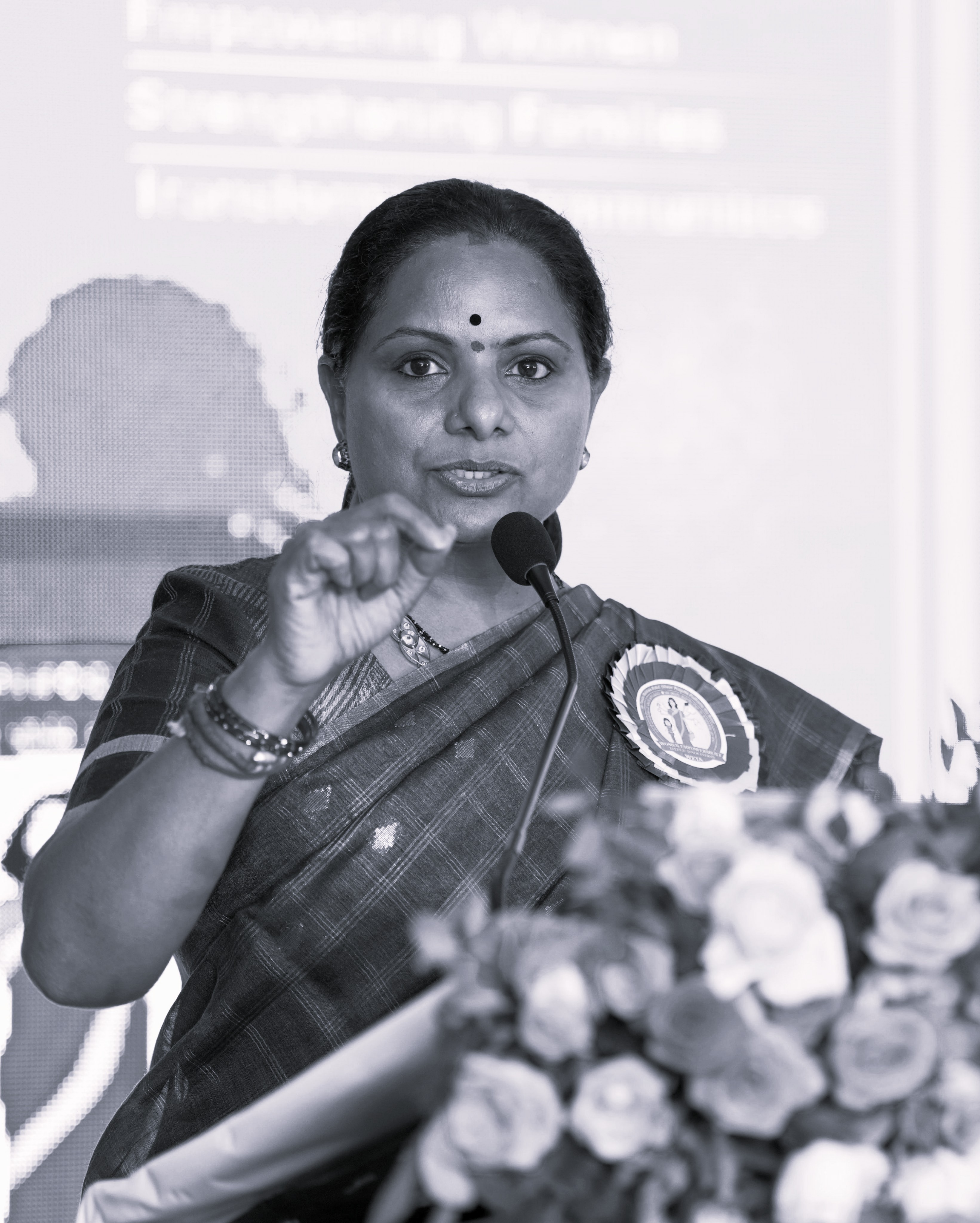ఈ ప్రపంచమే మహిళలకు వ్యతిరేకంగా ఉంది: కవిత