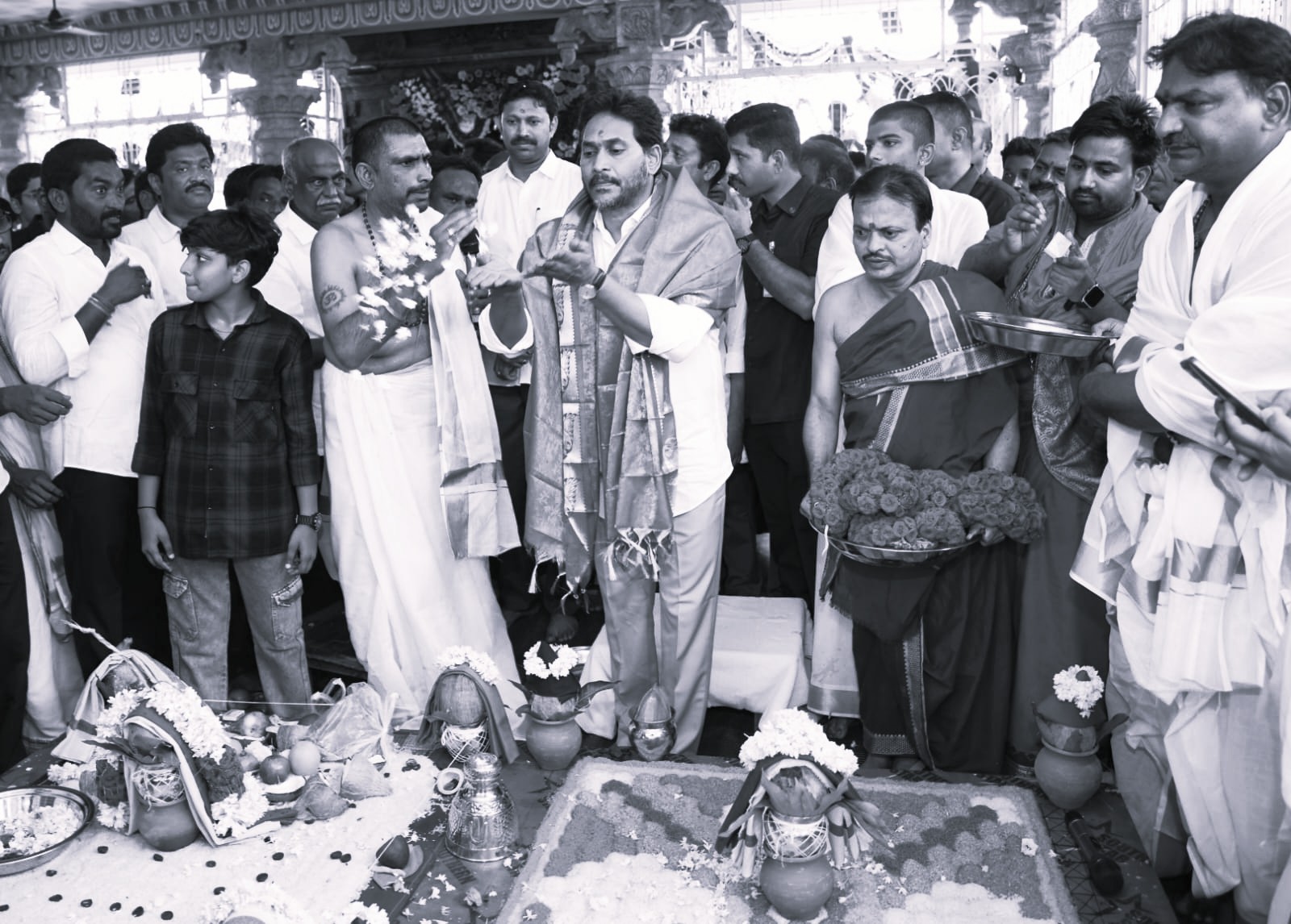 భూమయ్యగారిపల్లె శ్రీ లక్ష్మీ నరసింహస్వామిని దర్శించుకున్న వైఎస్ జగన్