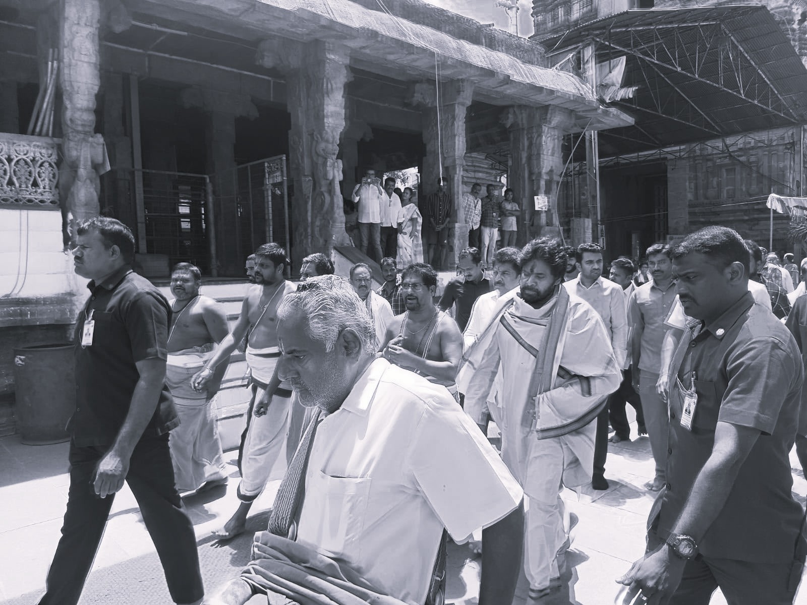 మంగళగిరి శ్రీ లక్ష్మీ నరసింహస్వామిని దర్శించుకున్న డిప్యూటీ సీఎం శ్రీ పవన్ కళ్యాణ్