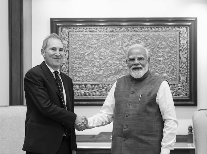 Biggest Bet Yet: Amazon CEO Meets Modi, Pledges $48 Billion Investment