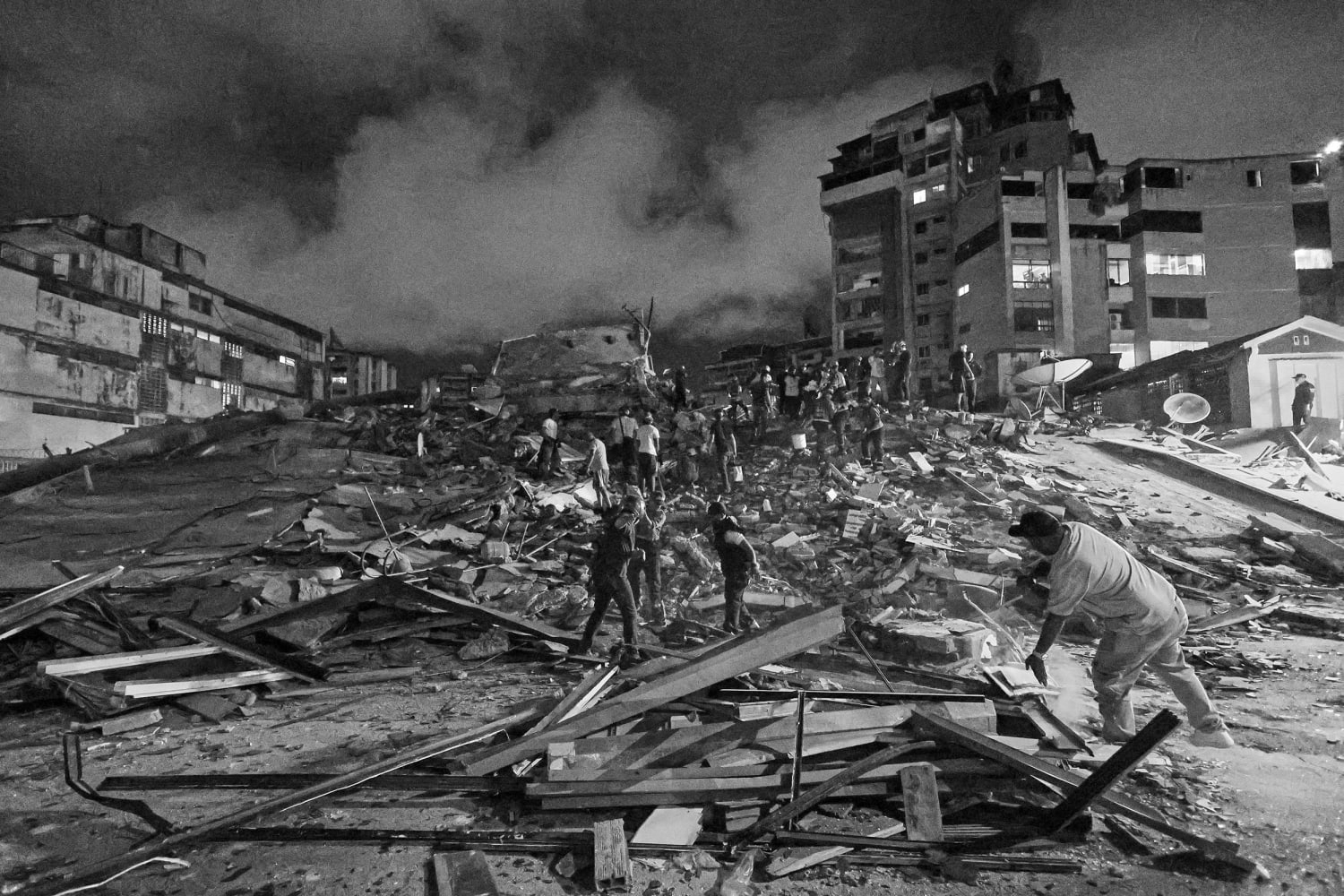 Twin Quakes Devastate Venezuela: Death Toll Climbs to 164, Nearly 1,000 Injured, Govt Declares State of Emergency