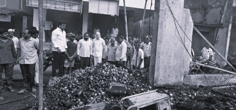 ద్రాక్షారామంలో అగ్నిప్రమాద బాధితులకు అండగా వైఎస్సార్సీపీ