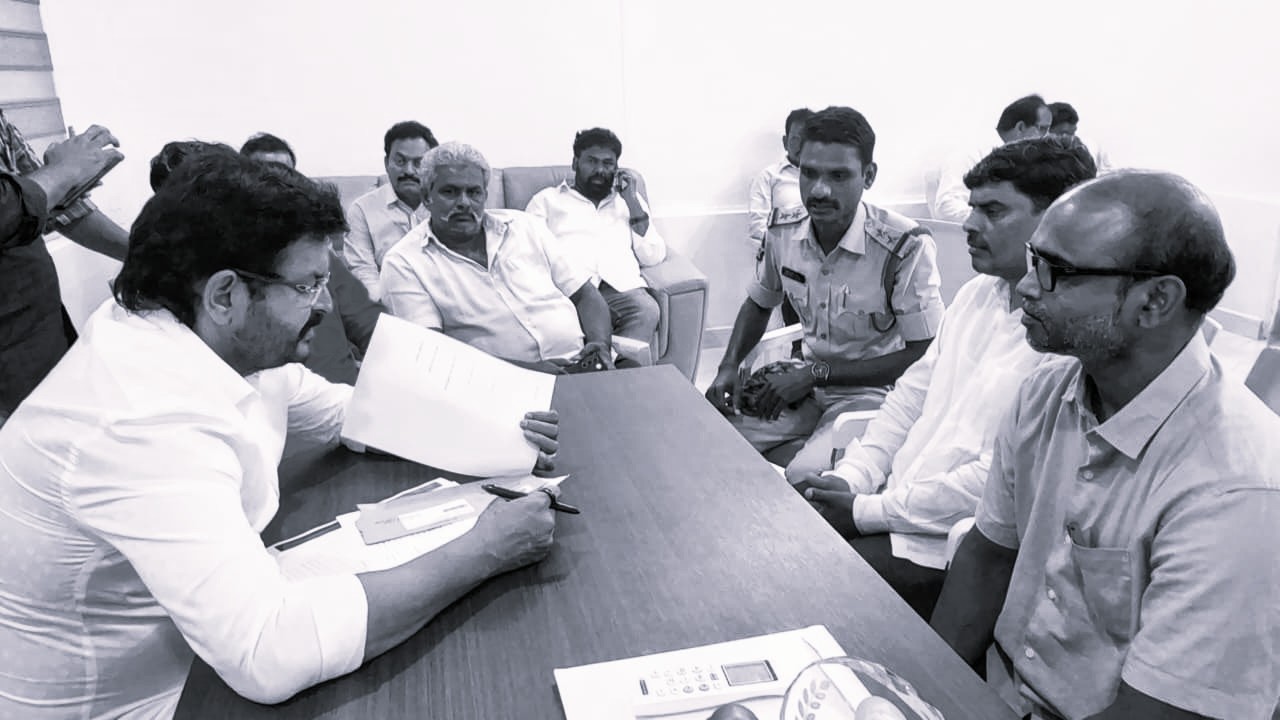 నందివాడ పీఏసీఎస్లో రూ. 2.19 కోట్ల భారీ స్కాం: ఎమ్మెల్యే వెనిగండ్ల రాము