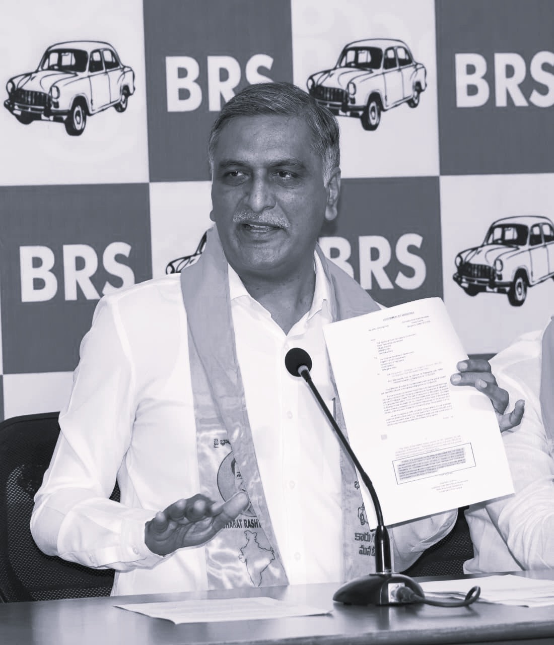 రేవంత్ ప్రభుత్వం తెలంగాణ జలహక్కులను తాకట్టు పెడుతోంది: హరీష్ రావు