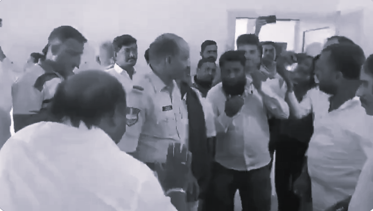 ఆర్మూర్లో ప్రైవేట్ పాఠశాలపై కేసు.. అనుమతి లేకుండా ఉర్దూ బోధన