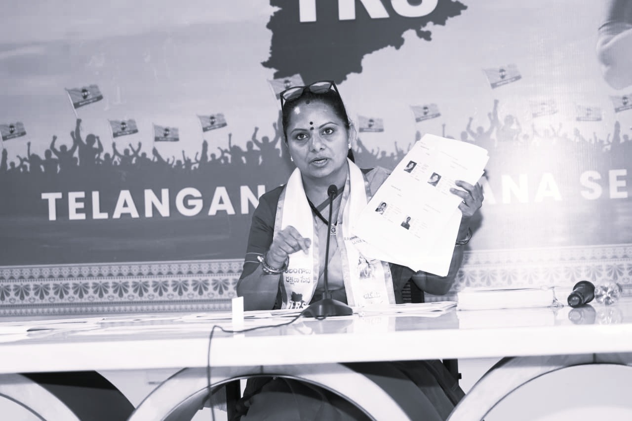 కొడంగల్లో 22 వేల నకిలీ ఓట్లు.. సీఎం గెలుపుపై ఈసీ ఫేవర్ చేసిందా?: కవిత సంచలన వ్యాఖ్యలు
