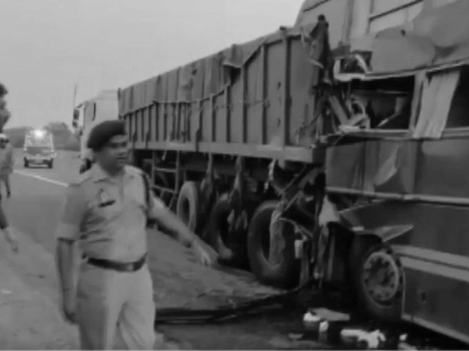 Four Killed, 25 Injured as Double-Decker Bus Crashes into Truck on Yamuna Expressway