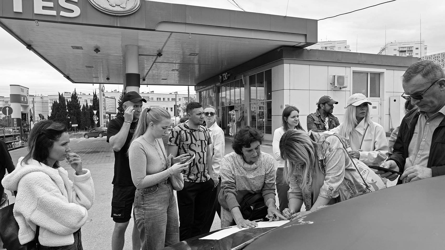 13-Hour Petrol Queues, Gas Station Fights, Fuel Rationing: Russia Faces Fuel Crisis