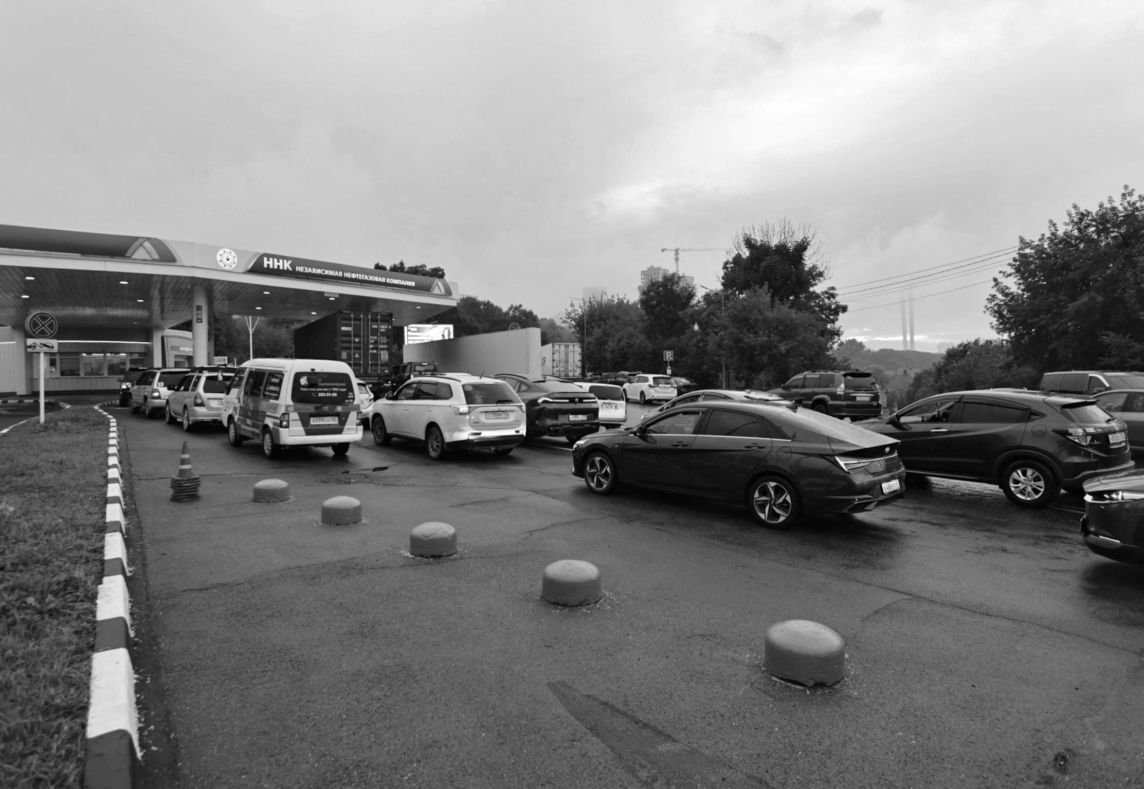 13-Hour Petrol Queues, Gas Station Fights, Fuel Rationing: Russia Faces Fuel Crisis