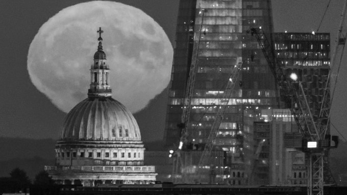 Strawberry Moon Dazzles Skies Worldwide, Lighting Up Famous Landmarks From New York To Delhi