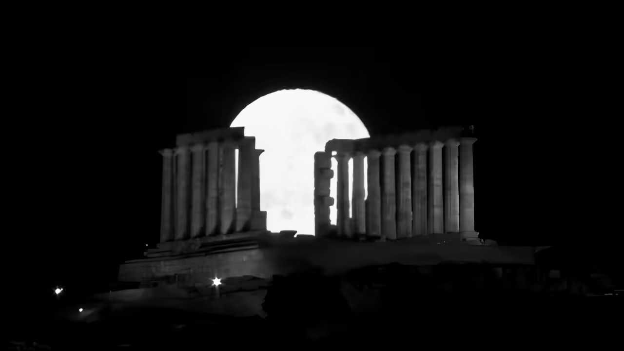 Strawberry Moon Dazzles Skies Worldwide, Lighting Up Famous Landmarks From New York To Delhi