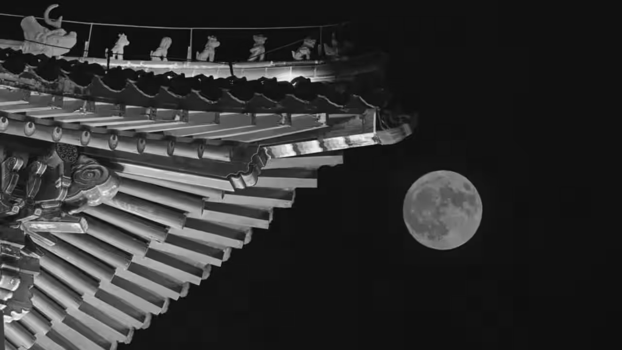 Strawberry Moon Dazzles Skies Worldwide, Lighting Up Famous Landmarks From New York To Delhi