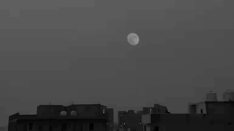 Strawberry Moon Dazzles Skies Worldwide, Lighting Up Famous Landmarks From New York To Delhi