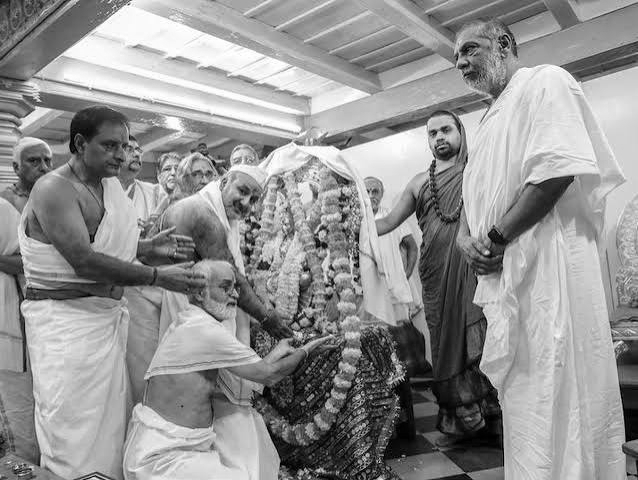 Sringeri Priests Perform Ritual Bath at Sharada Temple Near LoC in Kashmir