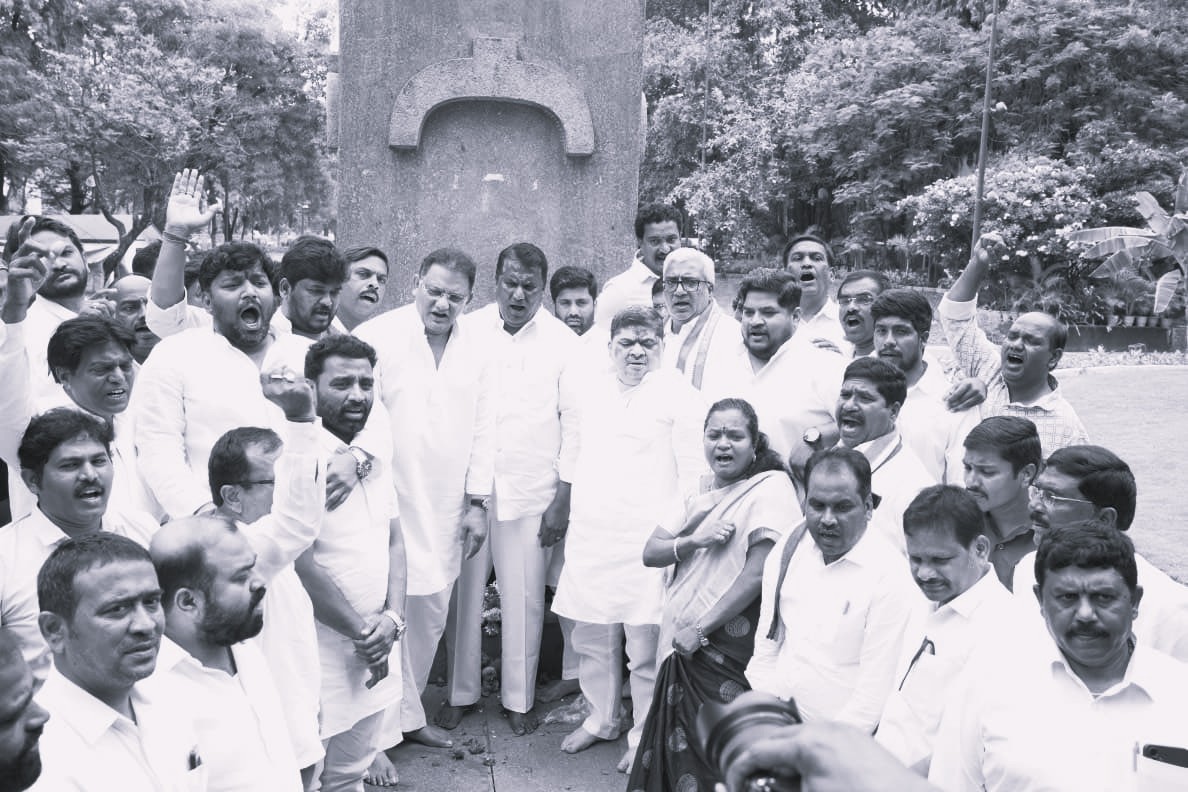 తెలంగాణలో రాజకీయ హైడ్రామా..కుంభకోణాలు, అప్పులపై బహిరంగ చర్చకు సవాళ్లు!