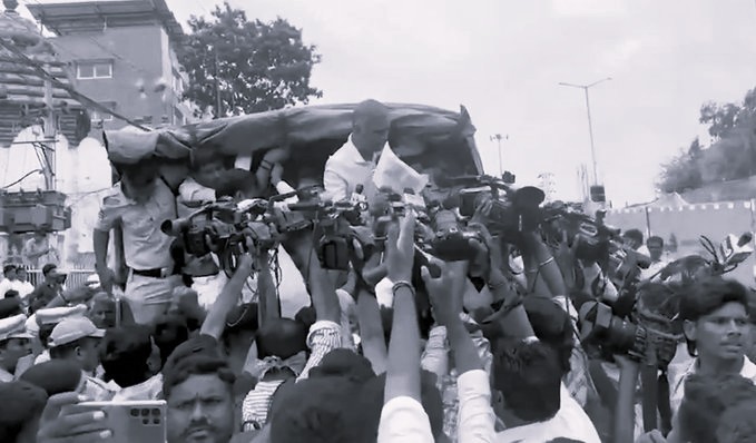 తెలంగాణలో రాజకీయ హైడ్రామా..కుంభకోణాలు, అప్పులపై బహిరంగ చర్చకు సవాళ్లు!