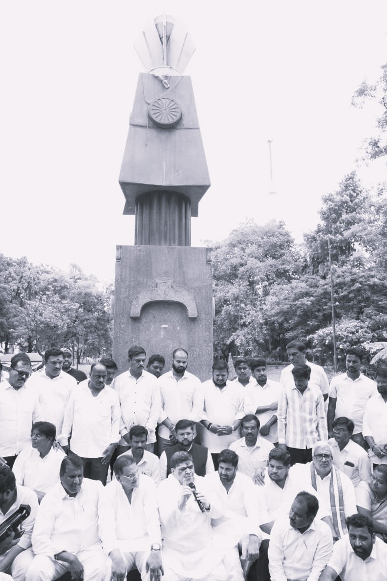 తెలంగాణలో రాజకీయ హైడ్రామా..కుంభకోణాలు, అప్పులపై బహిరంగ చర్చకు సవాళ్లు!