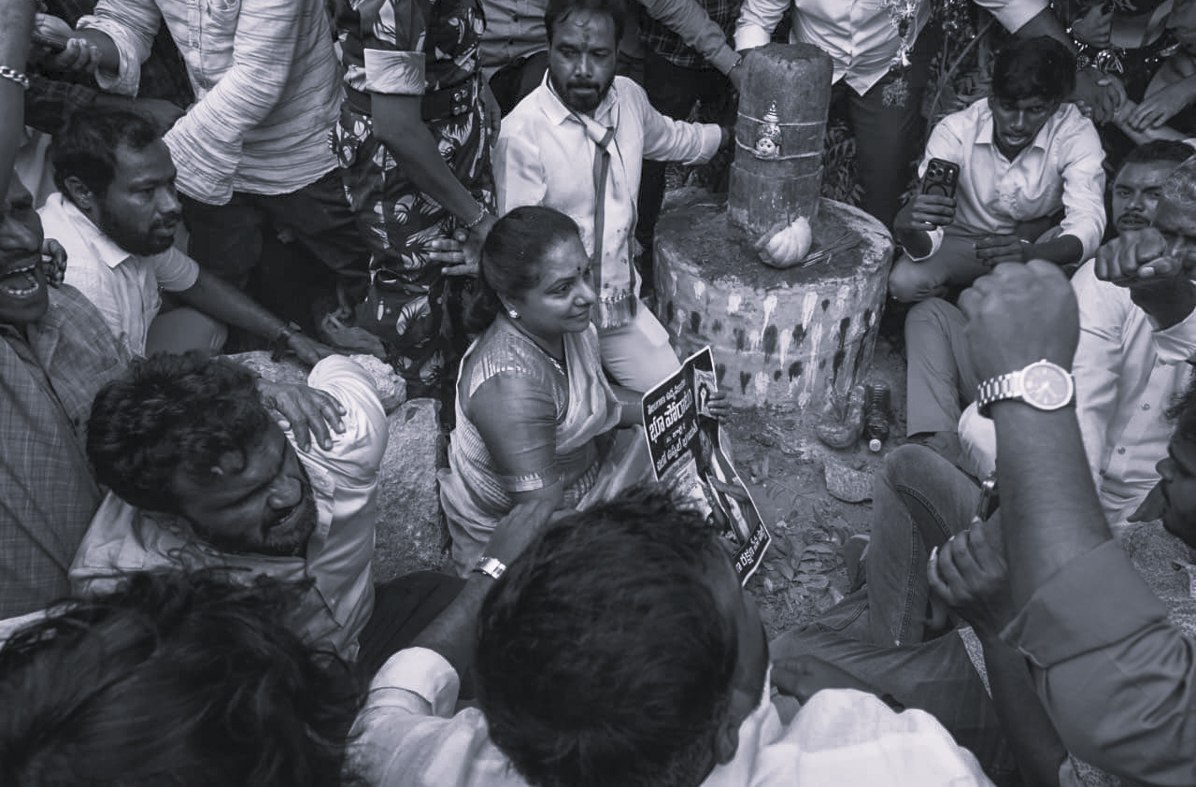 తెలంగాణ ఉద్యమకారుల భూముల కోసం కవిత పోరాటం.. అడ్డుకున్న పోలీసులు