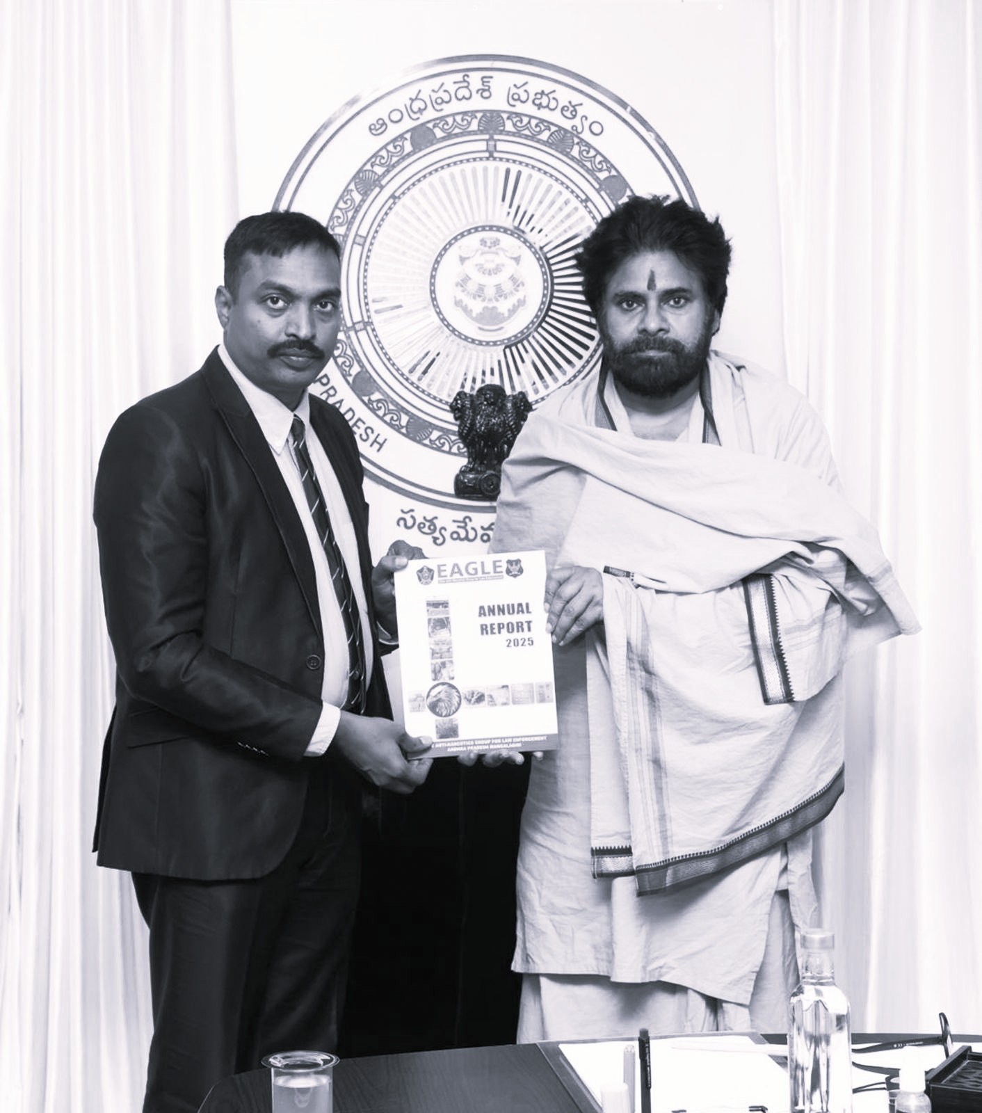 డిప్యూటీ సీఎం పవన్ కళ్యాణ్ను కలిసిన సైబర్ క్రైమ్ ఐజీ.. ‘ఈగల్’ వార్షిక నివేదిక అందజేత
