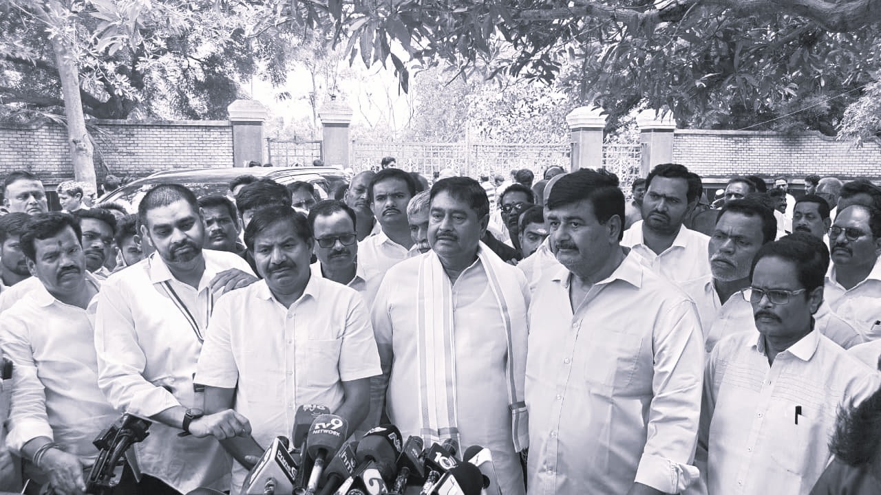 పోలీసు వ్యవస్థపై ప్రజల విశ్వాసాన్ని ప్రభుత్వం దెబ్బతీస్తోంది: మాజీ మంత్రి ధర్మాన ప్రసాదరావు