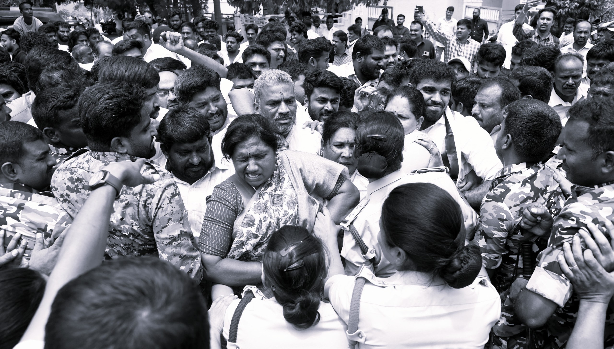 తిరుపతిలో ఉద్రిక్తత.. ఎమ్మెల్యే పులివర్తి నానిని అరెస్టు చేయాలని వైఎస్సార్సీపీ ఆందోళన