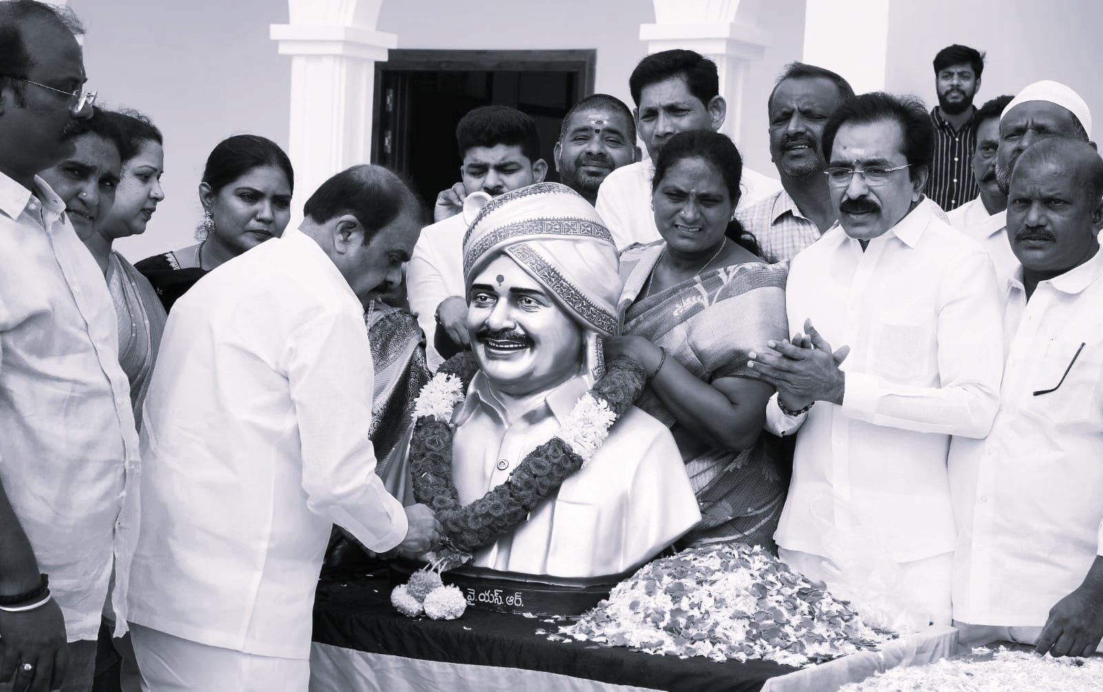 తెలుగు రాష్ట్రాల్లో ఘనంగా వైఎస్సార్ 77వ జయంతి వేడుకలు