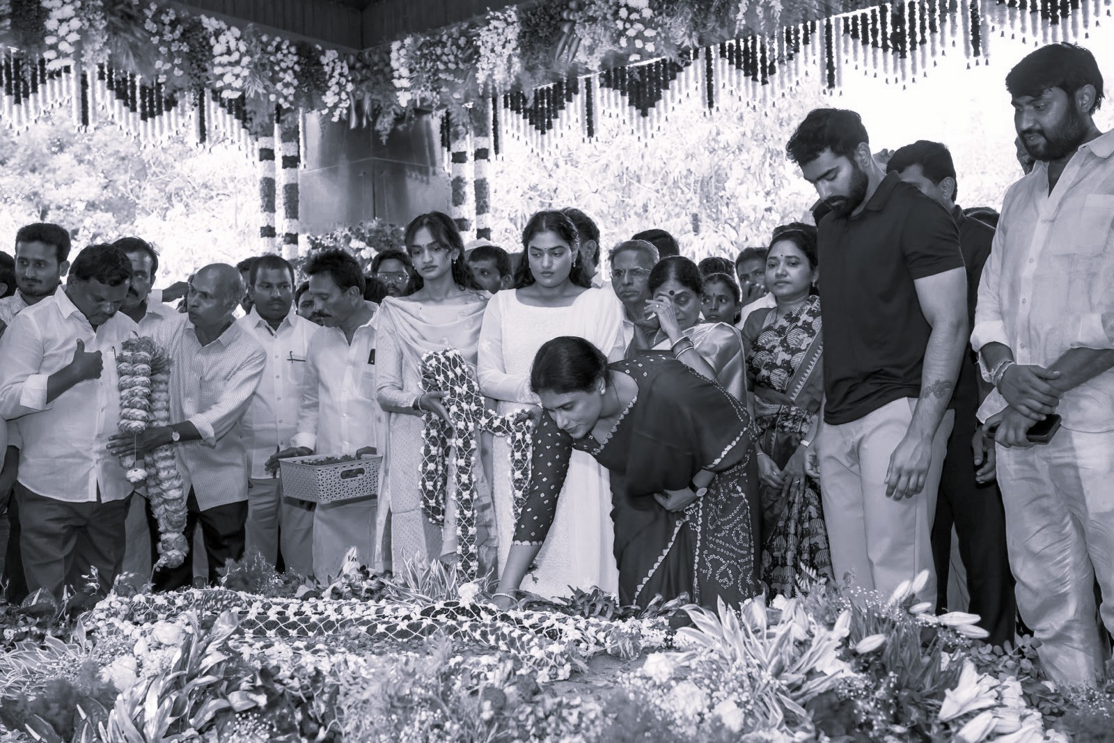 తెలుగు రాష్ట్రాల్లో ఘనంగా వైఎస్సార్ 77వ జయంతి వేడుకలు