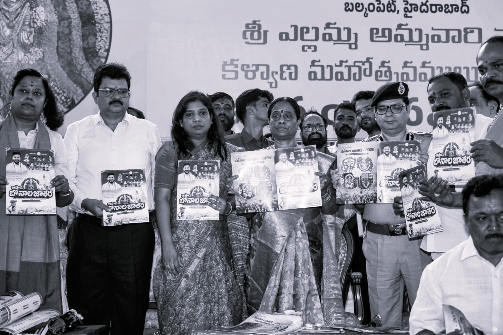 బల్కంపేట ఎల్లమ్మ బోనాల ఉత్సవాలు వైభవంగా నిర్వహించాలి: మంత్రి కొండా సురేఖ
