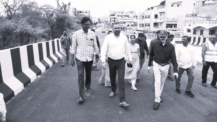 ఆగస్టులోపు నల్గొండ ఫ్లైఓవర్ పనులు పూర్తి చేయాలి: జీహెచ్ఎంసీ కమిషనర్