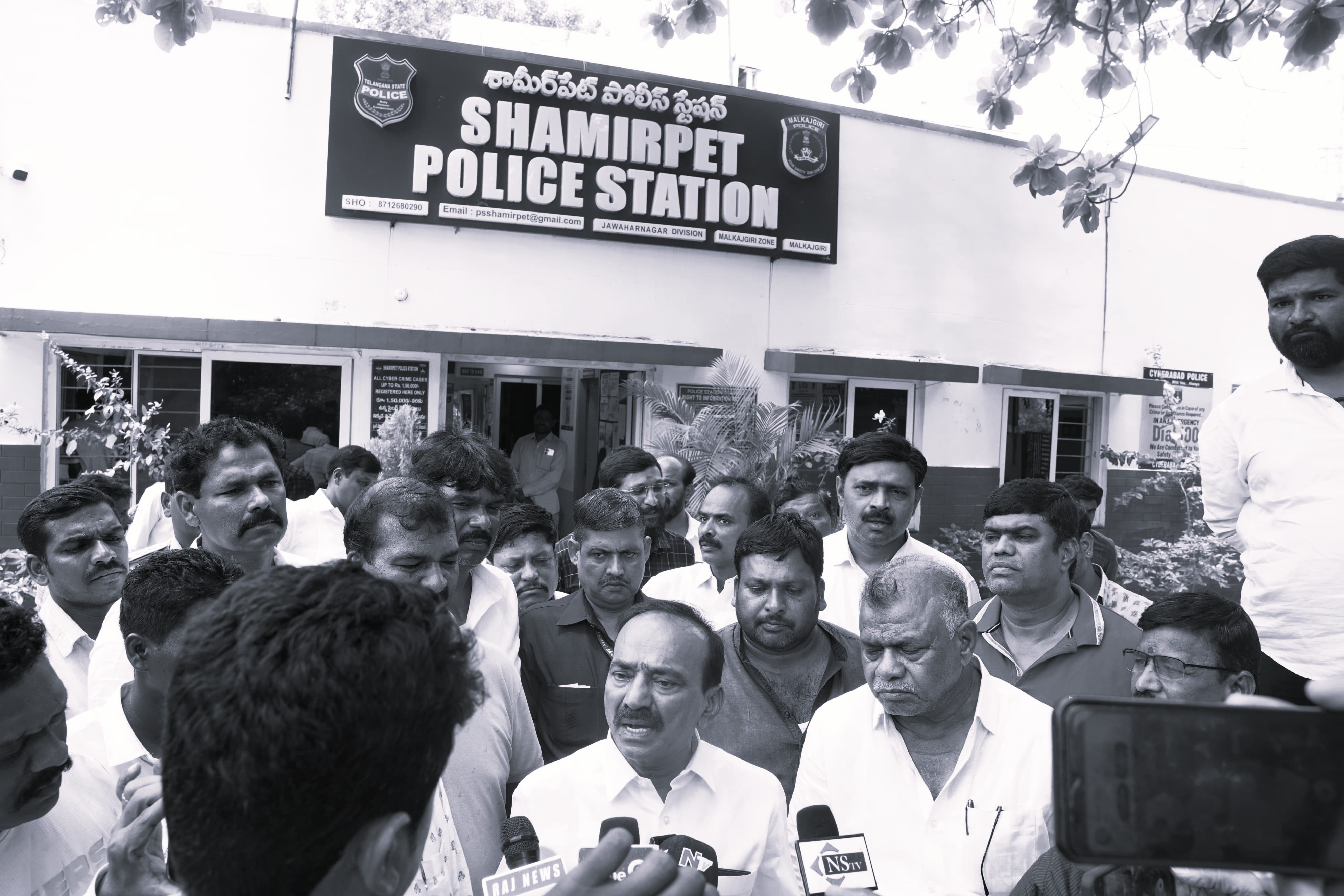 జవహర్నగర్ బాధితులను ఎంపీ ఈటల రాజేందర్ పరామర్శ