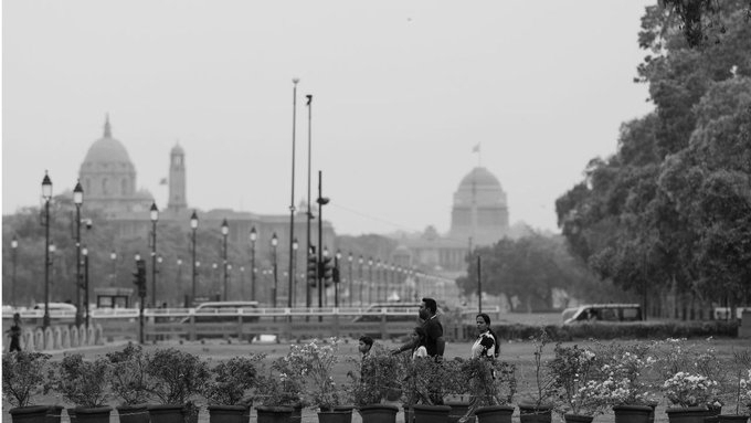 Delhi Records Warm Morning as Air Quality Remains in 'Poor' Category